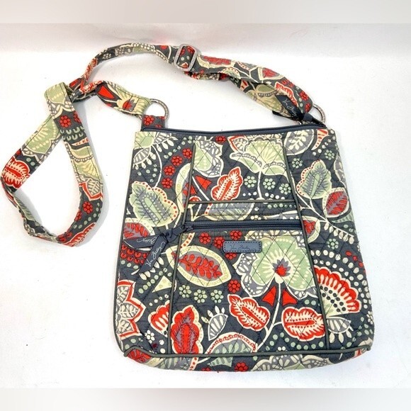 Vera Bradley Crossbody in “Nomadic Floral” Retired 2016 Pattern - Picture 1 of 9